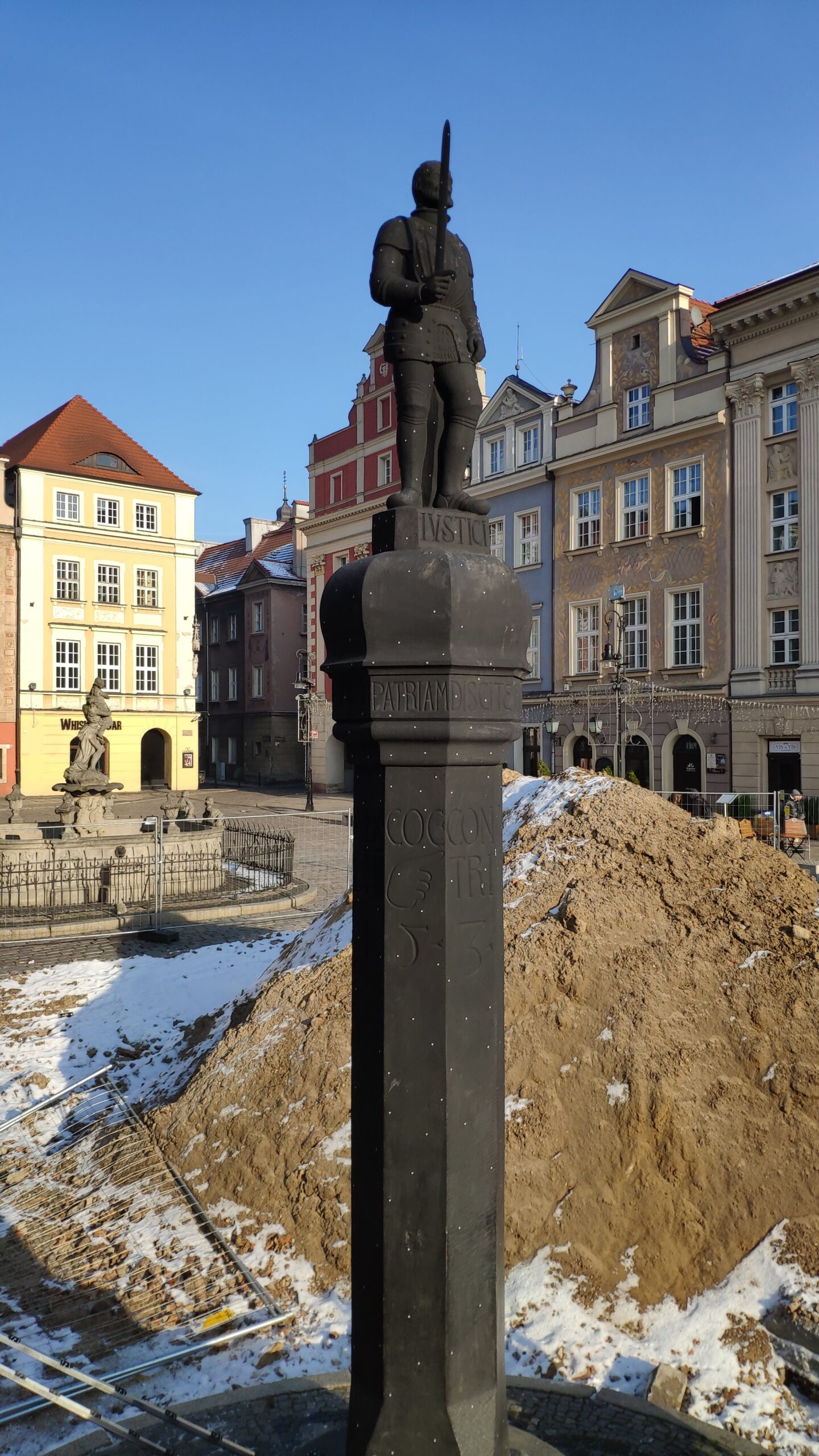 Poznański Pręgierz przygotowany do skanowania 3D